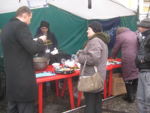 Food served up to those in Maidan
